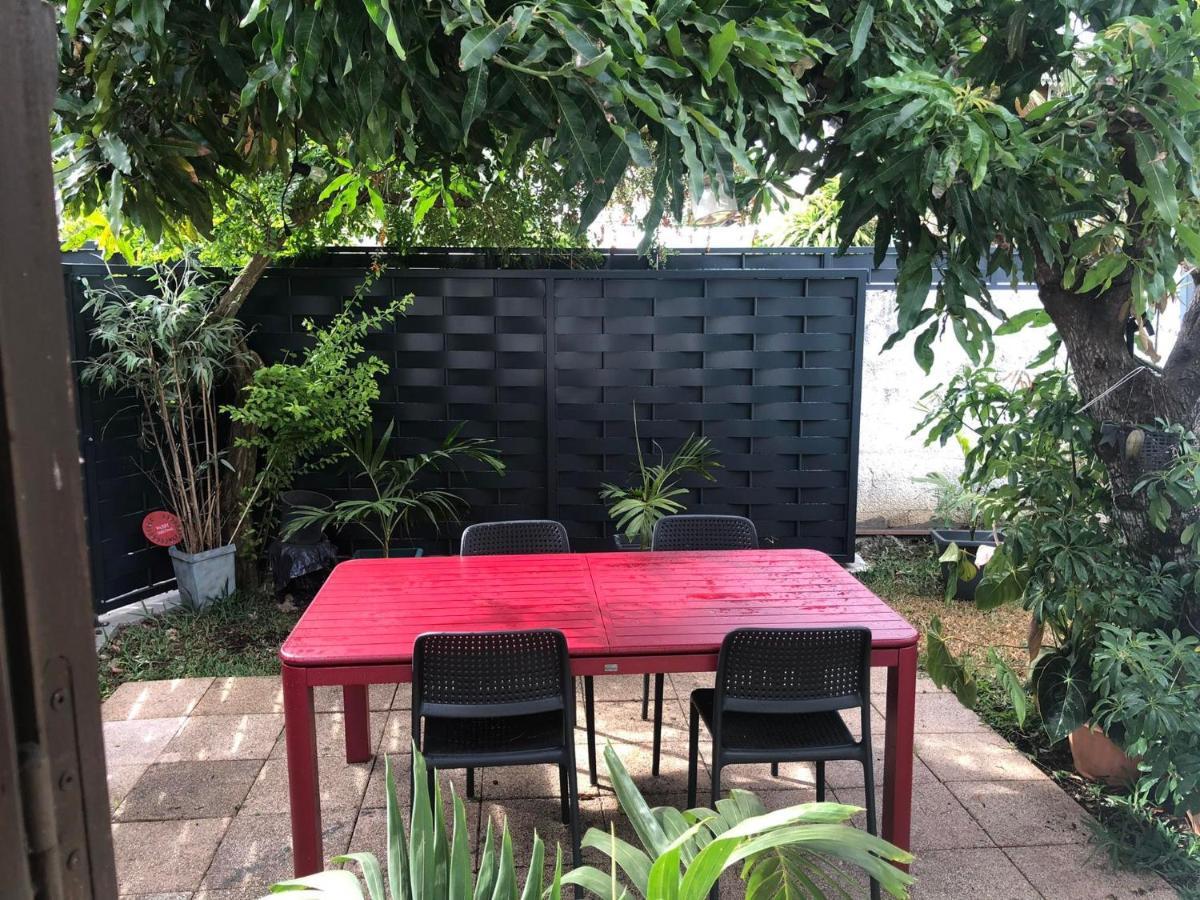 Ferienwohnung Meuble Le Manguier Saint Pierre Exterior foto