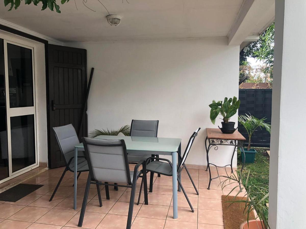 Ferienwohnung Meuble Le Manguier Saint Pierre Exterior foto